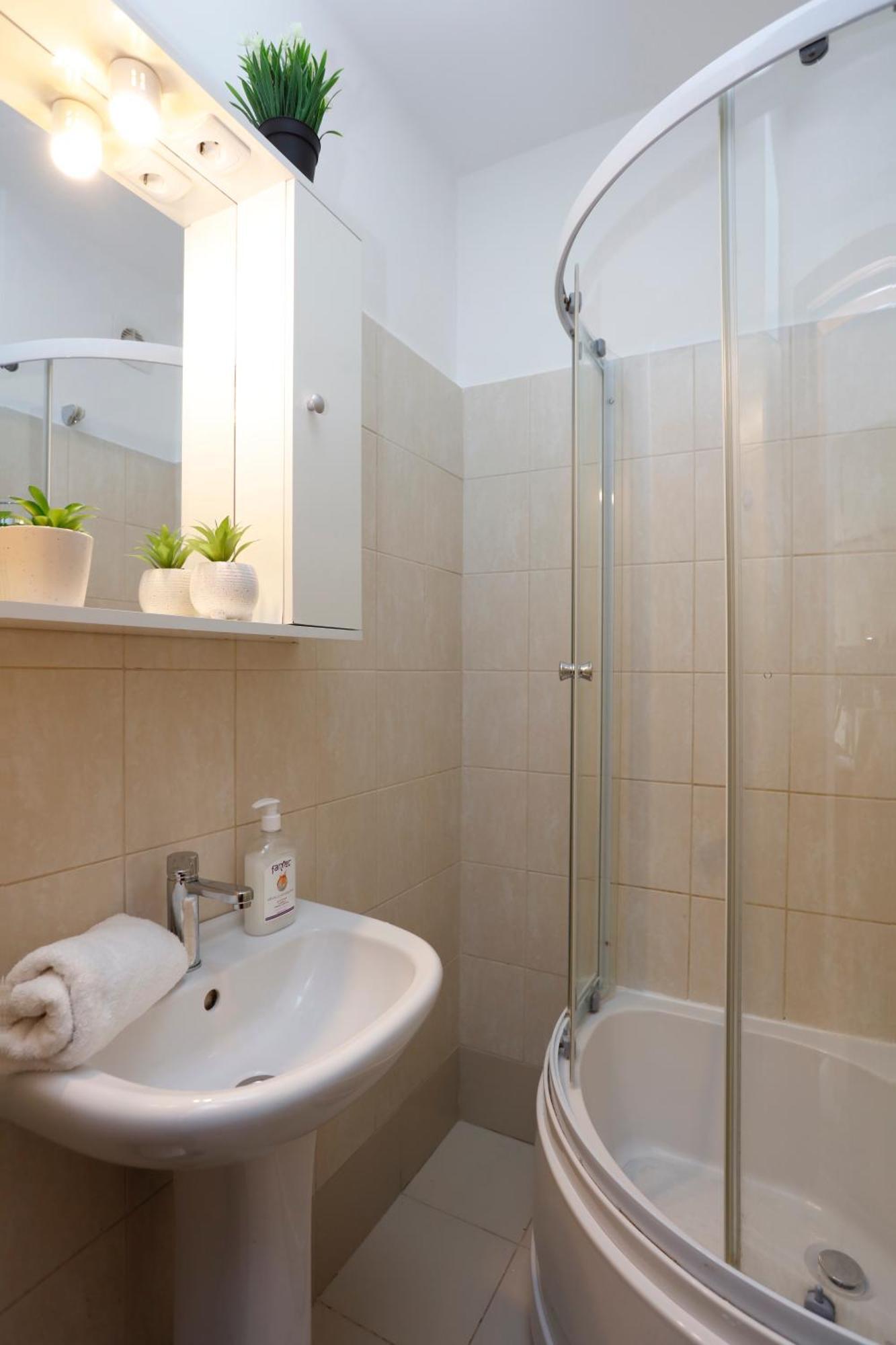 Enchanting Retreat - Historic Old Town - Pet-Friendly Haven - Steps From Unirii Bukarest Exterior foto